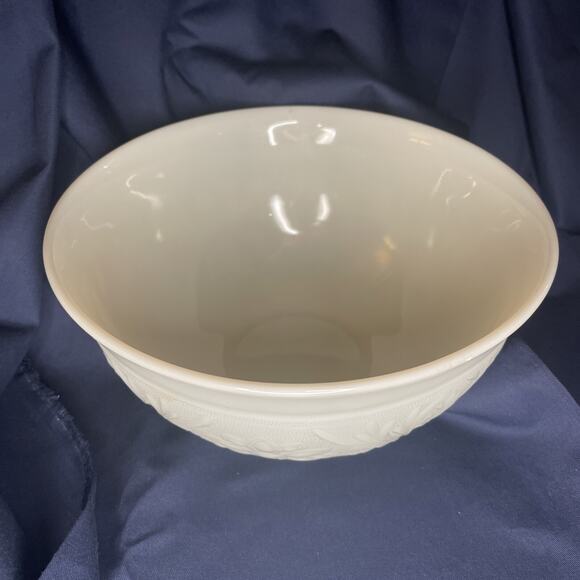 Anchor Hocking Sandwich Ivory Glass Punch Bowl Vintage Embossed Floral Design - Picture 1 of 4
